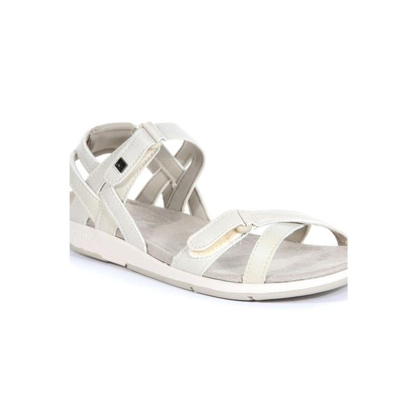 Damskie sandały turystyczne Santa Cruz. Białe sandały Regatta, bez wzorów, sportowe, bez obcasa, bez zapięcia. W wyprzedaży za 169.99 zł.