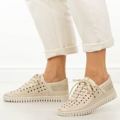 Złote skórzane półbuty damskie Potocki 19431. Żółte półbuty wsuwane POTOCKI, na jesień, w ażurowe wzory, z jeansu, casualowe, bez obcasa, na płaskiej podeszwie. Za 229.00 zł.