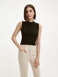 Dzianinowa bluzka - czarny. Czarne bluzki Reserved, l, bez wzorów, z dzianiny, bez kołnierzyka, bez ramiączek. W wyprzedaży za 39.99 zł.