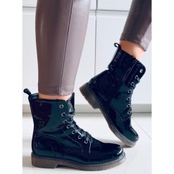 PA1 Botki martensiaki lakierowane Mike Black Patent Pu czarne. Czarne botki PA1, bez wzorów, z lakierowanej skóry, bez obcasa, na płaskiej podeszwie, bez zapięcia. Za 128.08 zł.