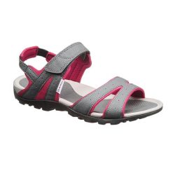 Sandały turystyczne damskie Quechua NH100. Brązowe sandały QUECHUA, bez wzorów, z kauczuku, sportowe, bez obcasa, bez zapięcia. Za 74.99 zł.