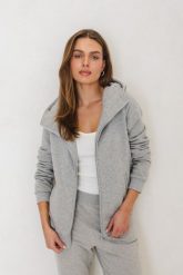 BLUZA NICOLE SZARY MELANŻ S - Flawless. Szare bluzy Flawless, s, bez wzorów, z bawełny, bez ramiączek, z kapturem. Za 397.00 zł.