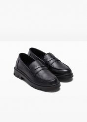 Loafersy chunky na lekkiej podeszwie. Czarne baleriny bonprix, bez wzorów, bez obcasa, bez zapięcia. Za 124.99 zł.