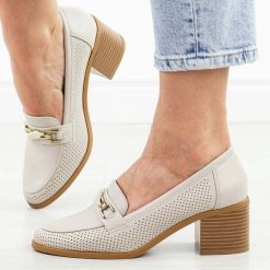 Beżowe mokasyny damskie na obcasie M.Daszyński 2201D-13. Brązowe mokasyny M.Daszyński, w ażurowe wzory, z jeansu. Za 179.00 zł.