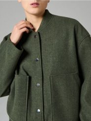 Kurtka bomberka z obniżoną linią ramion - zielony. Zielone kurtki Sinsay, l, bez wzorów, bez kaptura. Za 79.99 zł.