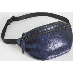 Błyszcząca saszetka nerka - Granatowy. Nerki i saszetki Sinsay. Za 29.99 zł.