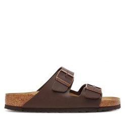Klapki Birkenstock. Brązowe klapki Birkenstock, bez wzorów, bez obcasa, bez zapięcia. Za 349.99 zł.