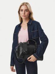 Guess Torebka V6BZ06 W4595 Czarny. Czarne torebki klasyczne Guess, z aplikacjami, bez dodatków. Za 434.99 zł.