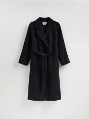 Dwurzędowy płaszcz z wełną - czarny. Czarne płaszcze Reserved, l, bez wzorów, z tkaniny, bez kaptura. Za 499.99 zł.