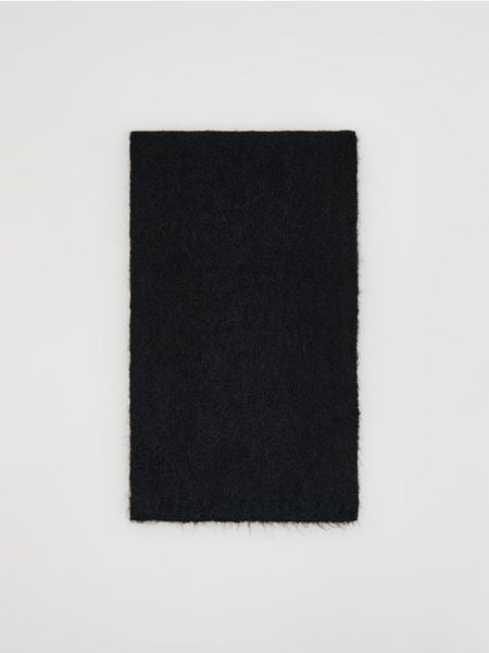 Szalik z dodatkiem wełny - czarny. Czarne szaliki i kominy Reserved, bez wzorów, z wełny. Za 89.99 zł.