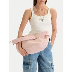 Torebka Guess Jeans. Czerwone torebki klasyczne Guess Jeans, z aplikacjami, z jeansu, klasyczne, bez dodatków. Za 199.99 zł.
