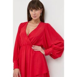 Patrizia Pepe sukienka kolor czerwony mini rozkloszowana. Czerwone sukienki Patrizia Pepe, bez wzorów, z tkaniny, bez kołnierzyka, bez ramiączek, maxi, rozkloszowane. Za 1,139.90 zł.