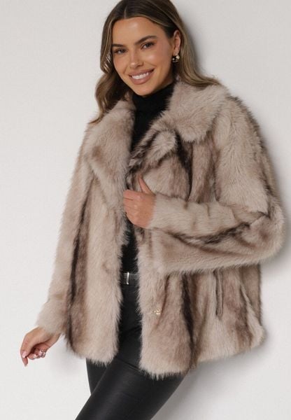 Beżowa Kurtka Futerko z Jednorzędowym Zapięciem i Szerokim Kołnierzem Tesella. Brązowe kurtki Born2be, l, bez wzorów, z dzianiny, eleganckie, bez kaptura. Za 229.99 zł.