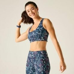 Biustonosz sportowy Influential Medium Support dla kobiet. Niebieskie biustonosze sportowe Dare 2b, bez wzorów, z elastanu. W wyprzedaży za 139.99 zł.