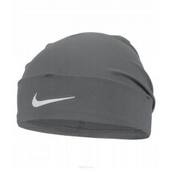 Czapka sportowa Nike Peak Cuffed Unisex szara. Szare czapki zimowe Nike, bez wzorów, sportowe. Za 159.99 zł.