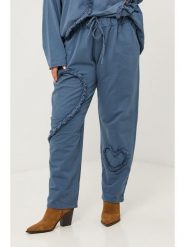 Curvy Lady Spodnie w kolorze niebieskim rozmiar: 40/42. Niebieskie spodnie materiałowe Curvy Lady, z aplikacjami, z materiału, klasyczne, z standardowym stanem. Za 100.99 zł.