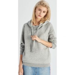 Bluza z kapturem - Jasny szary. Szare bluzy Sinsay, m, bez wzorów, bez ramiączek, z kapturem. Za 39.99 zł.