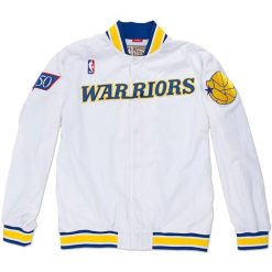 Kurtka Golden State Warriors NBA Authentic 1996. Białe kurtki Mitchell & Ness, bez wzorów, sportowe, bez kaptura. Za 876.00 zł.