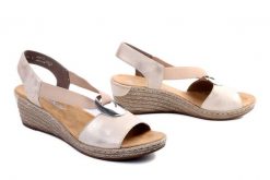 RIEKER 624H6-60 beige, sandały damskie. Brązowe sandały Rieker, bez wzorów, z gumy, bez obcasa, na koturnie, bez zapięcia. Za 289.90 zł.