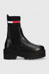 Tommy Jeans sztyblety Tamy Higher - 2A Chelsea damskie kolor czarny na platformie. Czarne botki Tommy Jeans, bez wzorów, z gumy, bez obcasa, na platformie, bez zapięcia. W wyprzedaży za 519.99 zł.