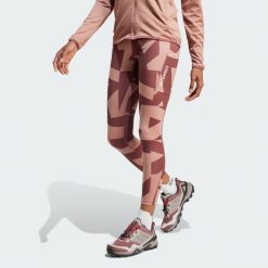 Legginsy Terrex Multi Printed. Brązowe legginsy adidas, bez wzorów, z materiału, sportowe. W wyprzedaży za 279.20 zł.