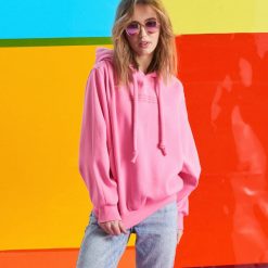 Różowa bluza z kapturem - Różowy. Bluzy marki Cropp. W wyprzedaży za 49.99 zł.