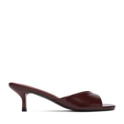 Klapki JENNY. Czerwone klapki Jenny, bez wzorów, bez obcasa, bez zapięcia. Za 119.99 zł.