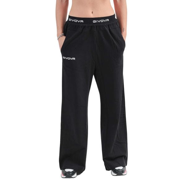 Damskie spodnie dresowe Givova. Czarne spodnie dresowe Givova, bez wzorów, z dresówki. Za 270.99 zł.