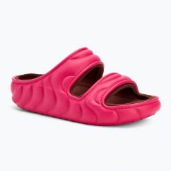 Klapki Crocs Classic Cozzzy Overpuff Sandal. Czerwone klapki Crocs, bez wzorów, bez obcasa, bez zapięcia. Za 229.99 zł.