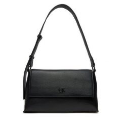 Torebka Calvin Klein. Czarne torebki klasyczne Calvin Klein, bez wzorów, klasyczne, bez dodatków. Za 359.99 zł.