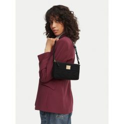 Torebka KARL LAGERFELD. Czarne torebki klasyczne KARL LAGERFELD, bez wzorów, klasyczne, bez dodatków. Za 779.99 zł.