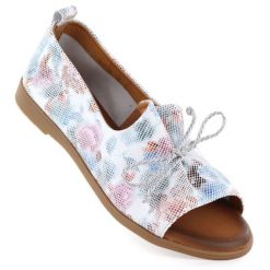 Skórzane półbuty damskie open toe multikolor Cambell 19388. Półbuty wsuwane Cambell, na wiosnę, bez wzorów, ze skóry, z otwartym noskiem, bez obcasa. Za 179.99 zł.