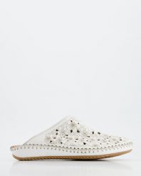 KLAPKI DAMSKIE 0792304 WHITE. Białe klapki Venezia, bez wzorów, ze skóry, bez obcasa, bez zapięcia. Za 159.00 zł.