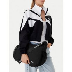Torebka Reebok. Czarne torebki klasyczne Reebok, bez wzorów, klasyczne, bez dodatków. Za 89.99 zł.