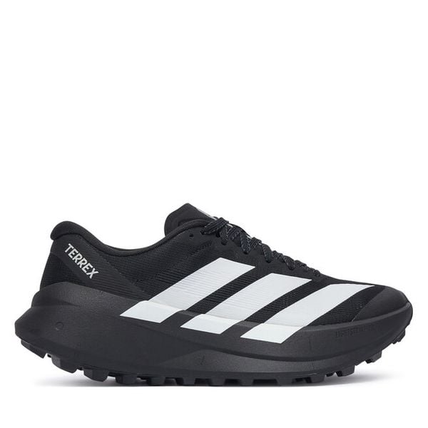 Trekkingi adidas. Czarne trekkingi adidas, bez wzorów, bez zapięcia, trekkingowe. Za 699.99 zł.