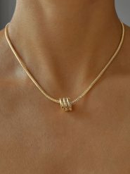 Les Favorites Pozłacany naszyjnik z elementem ozdobnym - dł. 40 cm rozmiar: onesize. Żółte naszyjniki Les Favorites, z materiału, pozłacane. Za 152.99 zł.