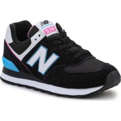 Buty New Balance W WL574CK2 czarne. Czarne buty treningowe New Balance, bez wzorów, z gumy, bez zapięcia. Za 518.89 zł.