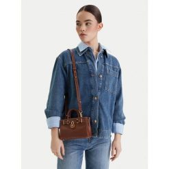 Torebka Tommy Hilfiger. Czarne torebki klasyczne Tommy Hilfiger, bez wzorów, klasyczne, bez dodatków. Za 699.99 zł.