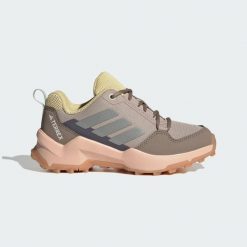 Buty Terrex Ax4r Hiking. Brązowe buty trekkingowe adidas, z materiału, bez zapięcia. Za 239.00 zł.
