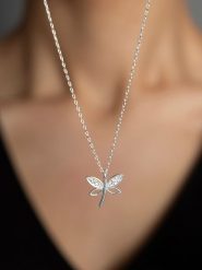 Heliophilia Srebrny naszyjnik z zawieszką - dł. 43 cm rozmiar: onesize. Szare naszyjniki Heliophilia, z materiału, z cyrkonią, srebrne. Za 56.99 zł.