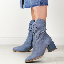 Niebieskie ażurowe botki damskie na obcasie Jezzi asa217-7. Niebieskie botki Jezzi, w ażurowe wzory, z jeansu, eleganckie, bez obcasa, na obcasie, bez zapięcia. Za 209.00 zł.