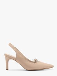 Beżowe czółenka typu slingback z ozdobnym paskiem OFELIA. Brązowe czółenka Ryłko, bez wzorów, z gumy, bez obcasa, na szpilce, bez zapięcia. Za 379.99 zł.