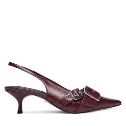 Czółenka Steve Madden. Czerwone czółenka Steve Madden, bez wzorów, bez obcasa, bez zapięcia. Za 419.99 zł.