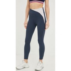 Only Play legginsy treningowe damskie kolor granatowy wzorzyste. Niebieskie legginsy Only Play, bez wzorów, z dzianiny. W wyprzedaży za 126.99 zł.