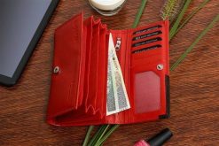 Damski skórzany portfel duży poziomy na suwak RFiD czerwony BELTIMORE 042. Czerwone portfele bez wzorów. Za 71.40 zł.