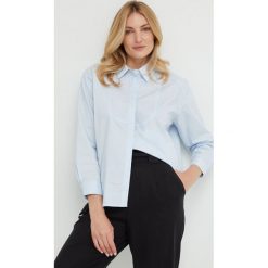 Answear Lab koszula bawełniana damska relaxed z kołnierzykiem klasycznym. Niebieskie koszule Answear Lab, l, bez wzorów, z bawełny, klasyczne, bez kołnierzyka, bez ramiączek. W wyprzedaży za 84.99 zł.