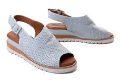 ARTIKER RELAKS 52C0836 błękitny, sandały damskie. Niebieskie sandały Artiker Relaks, bez wzorów, z gumy, bez obcasa, na koturnie, bez zapięcia. Za 254.90 zł.