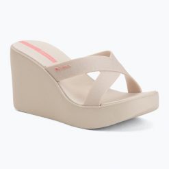 Klapki damskie Ipanema High Fashion II Slide. Brązowe klapki Ipanema, bez wzorów, z materiału, eleganckie, bez obcasa, bez zapięcia. Za 179.99 zł.