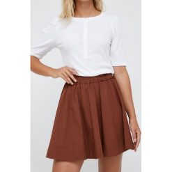 Sisley spódnica bawełniana kolor brązowy mini rozkloszowana. Brązowe spódnice Sisley, bez wzorów, z bawełny, mini, rozkloszowane. W wyprzedaży za 179.99 zł.
