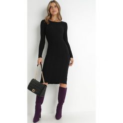 Czarna Sukienka Dopasowana z Prążkowanej Wiskozy Khadija. Czarne sukienki Born2be, s, bez wzorów, prążkowane, klasyczne, bez kołnierzyka, bez ramiączek, maxi, bodycon. W wyprzedaży za 118.99 zł.